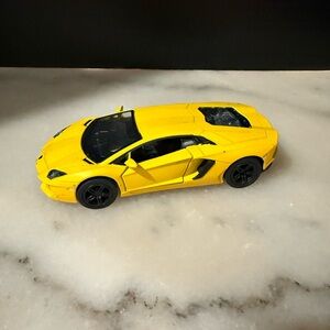 Lamborghini Aventador LP700-4 Yellow - Kinsmart Pull Back & Go Metal Model Car